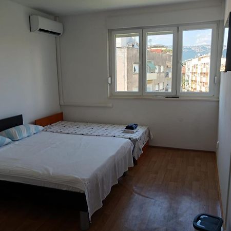 Room With Private Toilet And Terrace In City Center In Shared Apartment Split Exterior photo