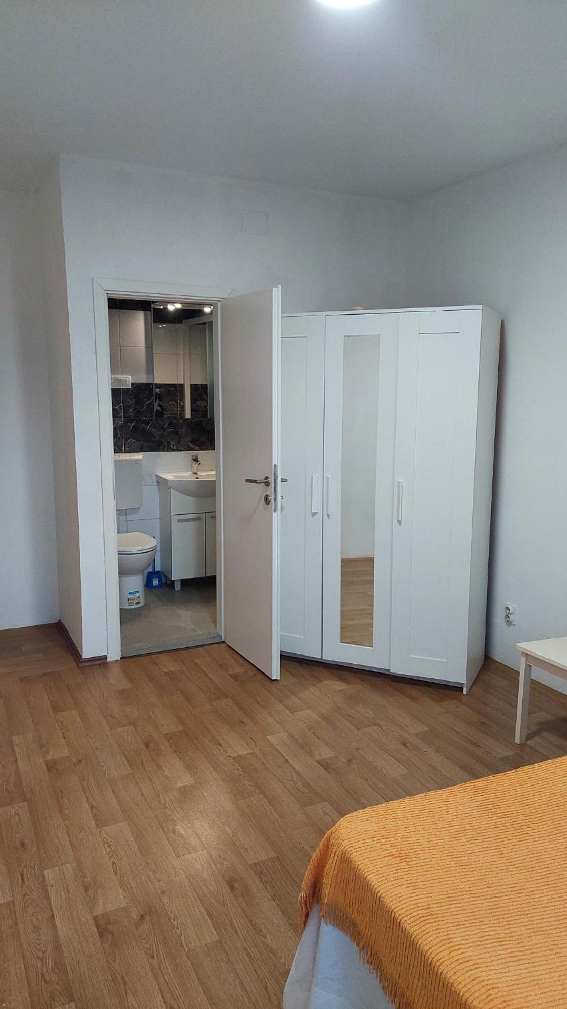 Room With Private Toilet And Terrace In City Center In Shared Apartment Split Exterior photo