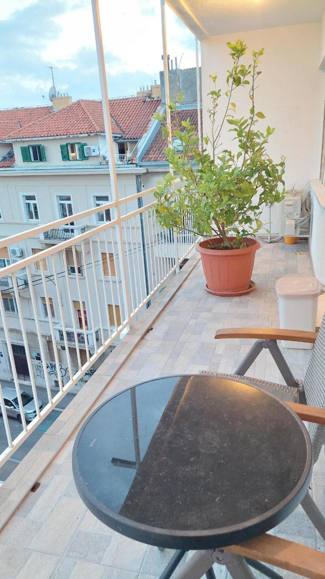 Room With Private Toilet And Terrace In City Center In Shared Apartment Split Exterior photo